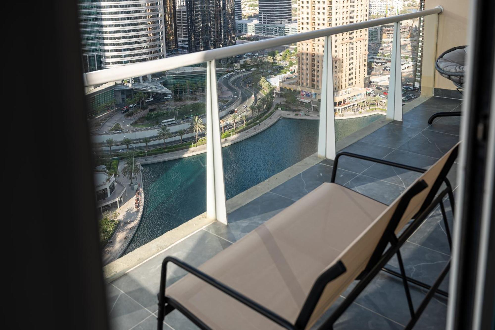 Fully Furnished 1bhk In View Tower Apartment *